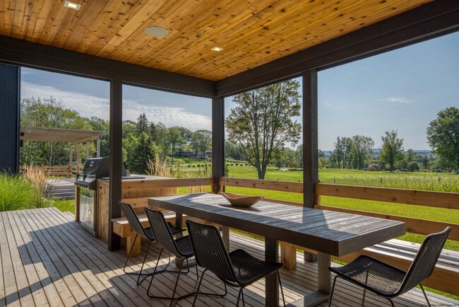 Photo - 61 Red Fox Ln