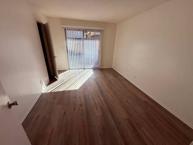 Photo - 1108 Hingham Ln