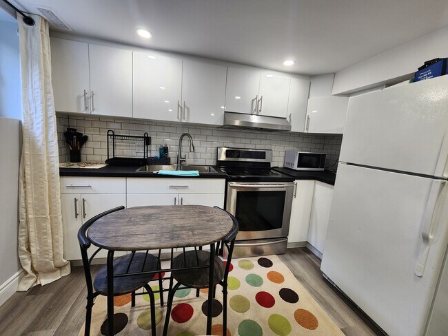 New kitchen - 670 Millbank Dr