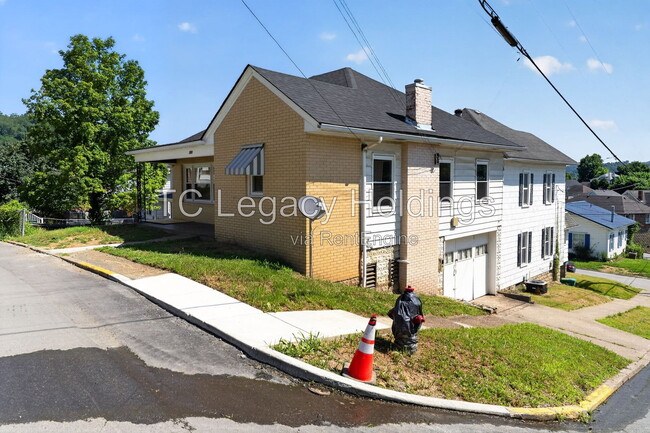 Photo - 300 Ash Ave