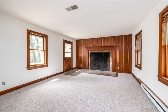 Photo - 1253 Fairport Rd