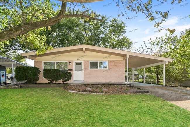 Building Photo - 380 Moule Dr