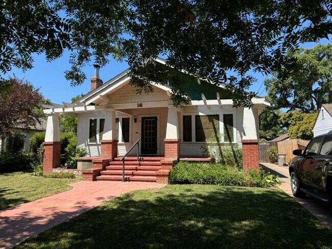 Charming Cottage for Rent in Historic Wood... - Charming Cottage for Rent in Historic Wood... House