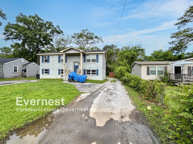 Photo - 1565 Burns Ave House
