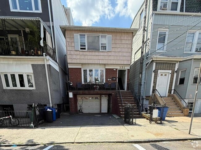 Building Photo - 351 New York Ave Rental