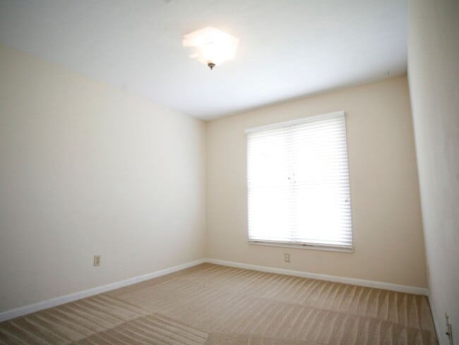 Building Photo - Charming 3-bedroom, 2-bath home in the Northwood community