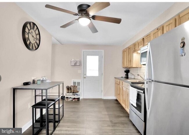 316 W 9th St