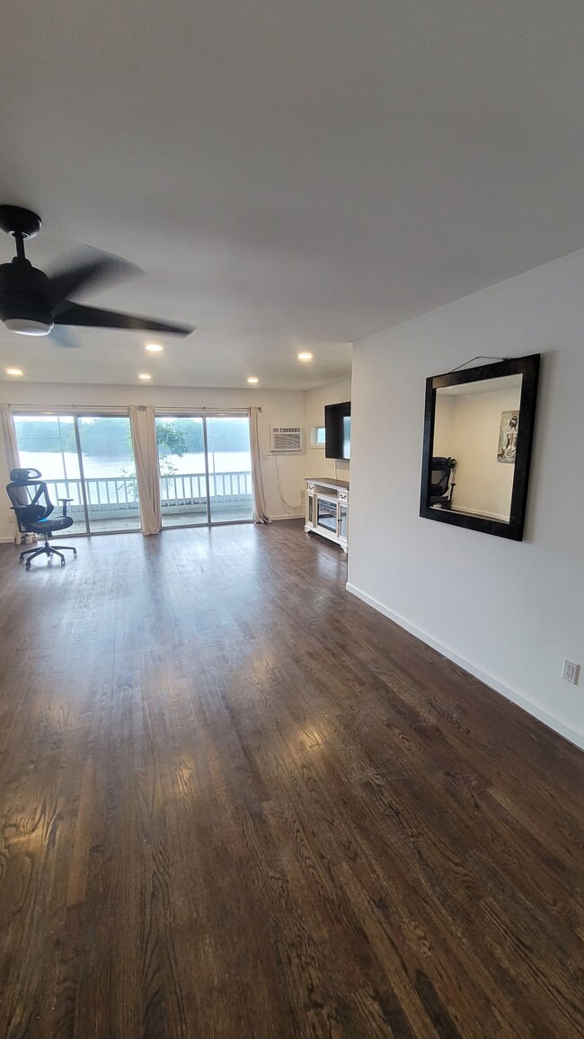 Photo - 362 Lake Shore S Townhome