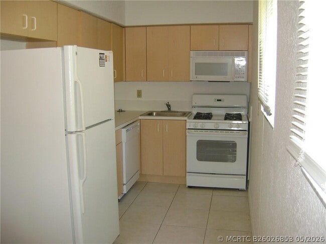 2080 NE 167th St Unit 40