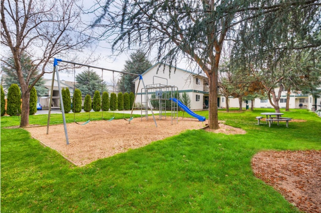 Photo - The Pines Apartments