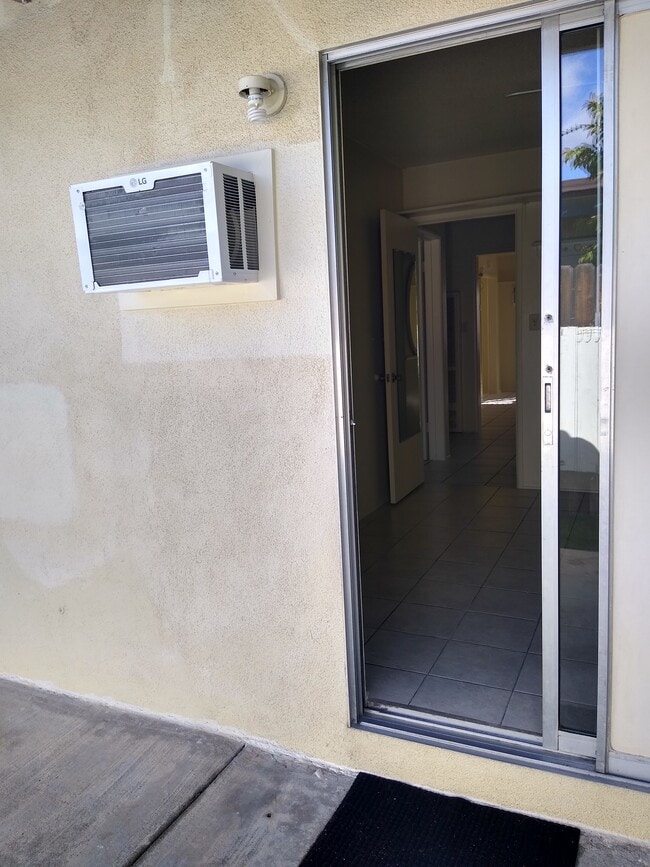 br #1: slider door to sunny large back patio