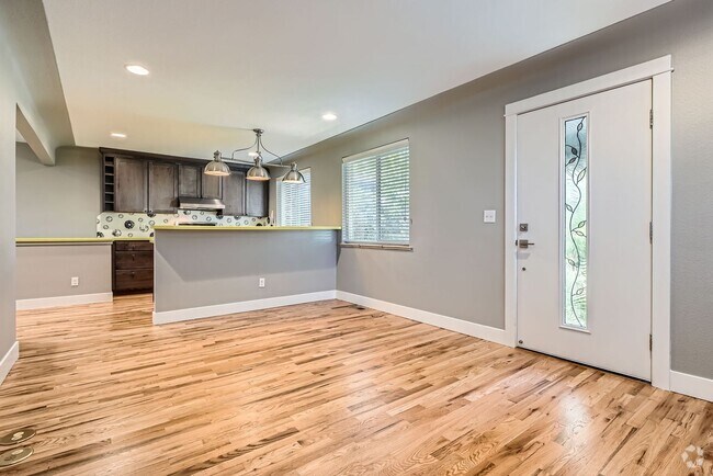 Building Photo - 4 Bed, 2 Bath Duplex in East Colfax – Brig... Rental