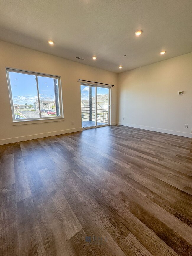 Building Photo - Pet Friendly 2 bed/ 2 bath apartment! Unit # 203