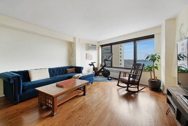 Photo - 3100 N Lake Shore Dr Unit 911