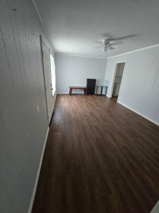 Photo - Freshly Remodeled 4-Bedroom Home in Deniso...