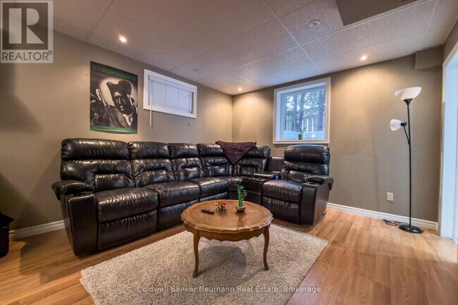 Photo - 19 Peachtree Crescent