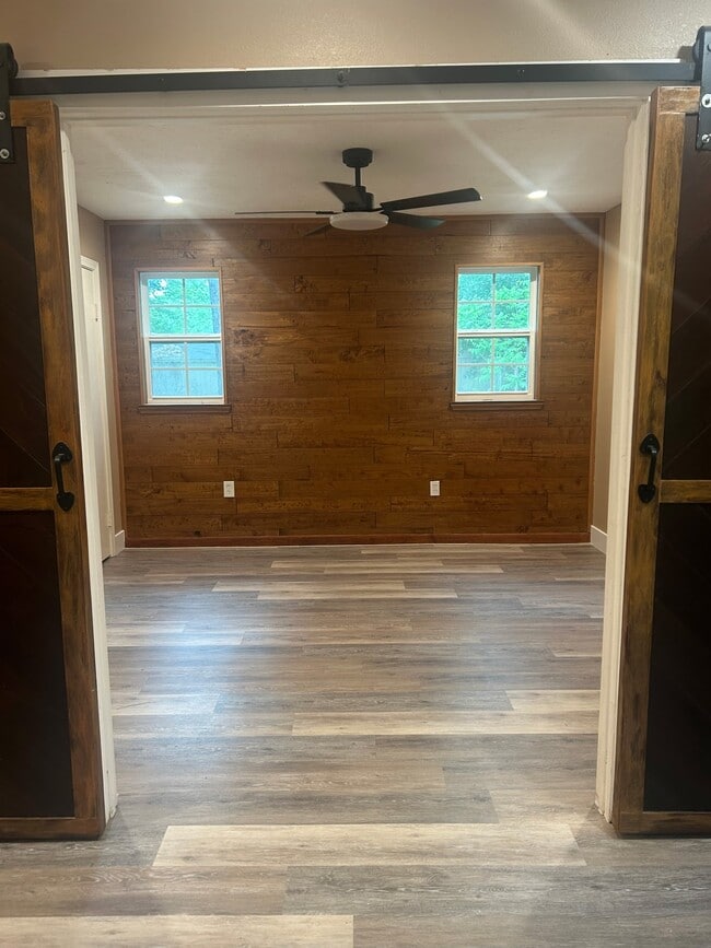 Photo - 17821 Theiss Mail Rte Rd