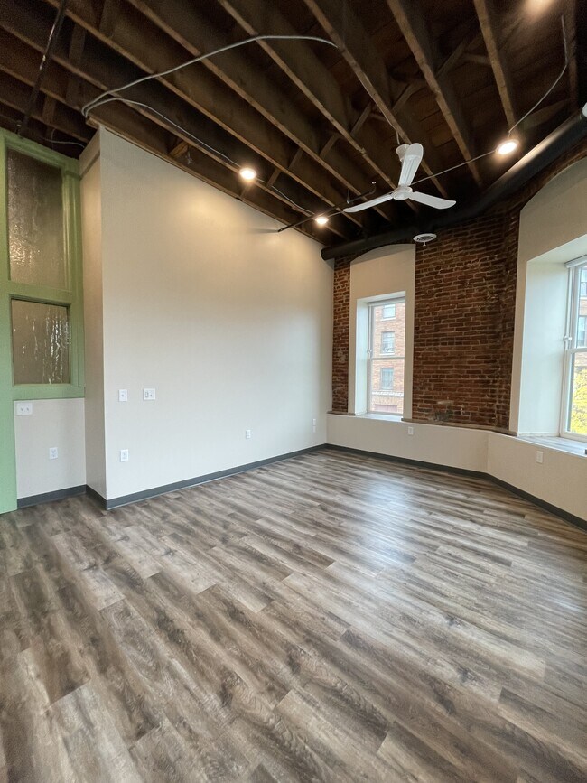 Photo - 230 Central Ave N Unit 4