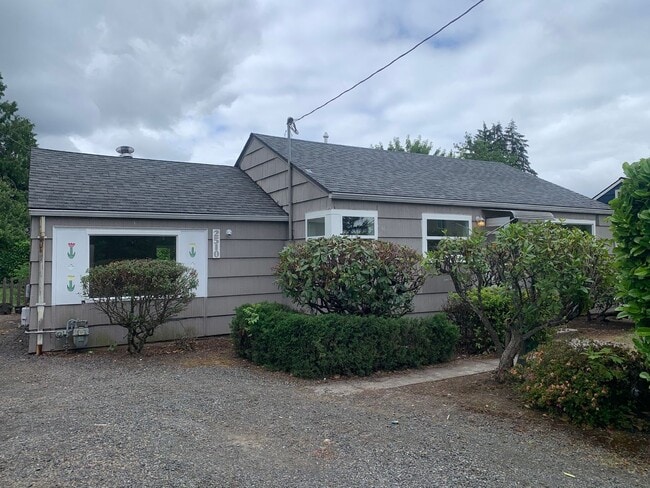 Building Photo - Updated, One Level Home with Two Bedrooms & One Bathroom, and Fully-Fenced Back Yard!