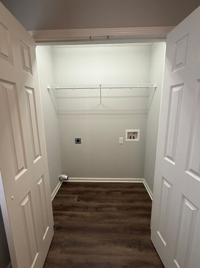 Photo - HALF OFF ONE MONTH AT UPPER STONE! Unidad 362G