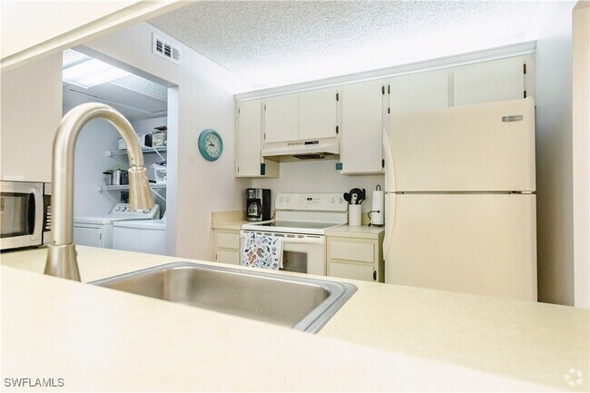 Building Photo - 9540 Green Cypress Ln Unit 22 Rental
