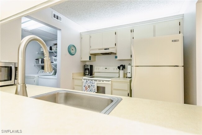 Building Photo - 9540 Green Cypress Ln Unit 22 Rental