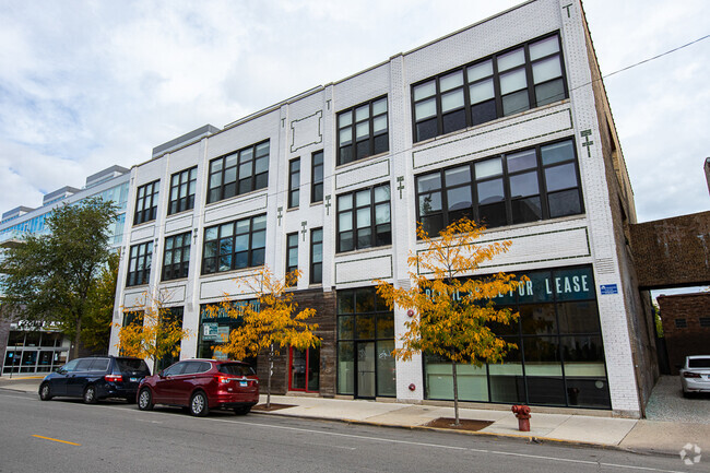 Building Photo - 1739 N Milwaukee Ave Rental