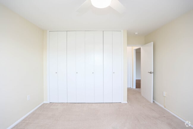 1BR, 1BA - 750 SF - Bedroom - Maxon Towers