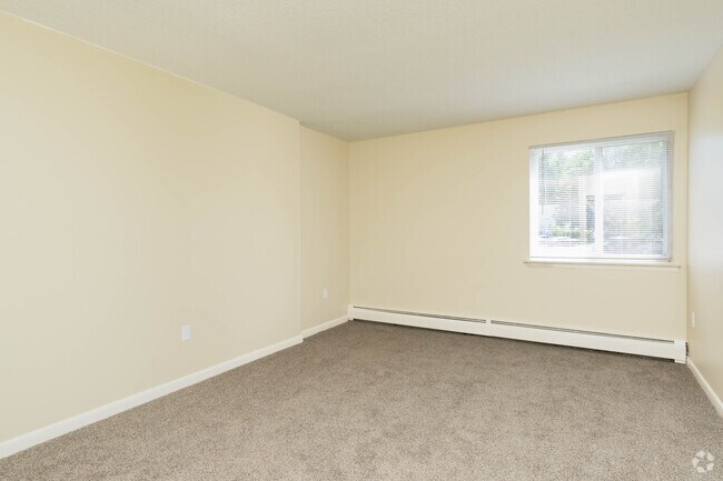 1BR, 1BA - 684SF - Bedroom