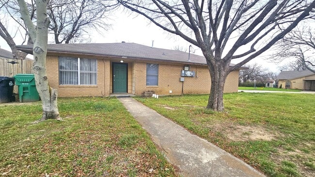 Building Photo - 1002-1002 Mulkey Ln Unit 1002 Mulkey Ln.
