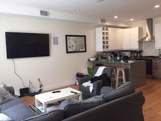 Photo - 275 Dorchester St Unit 1