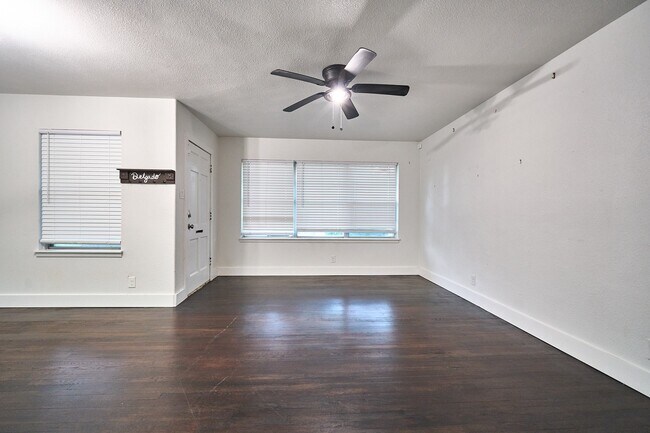 Photo - 5815 Hornwood Dr