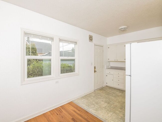 Photo - 927 NE Alberta St