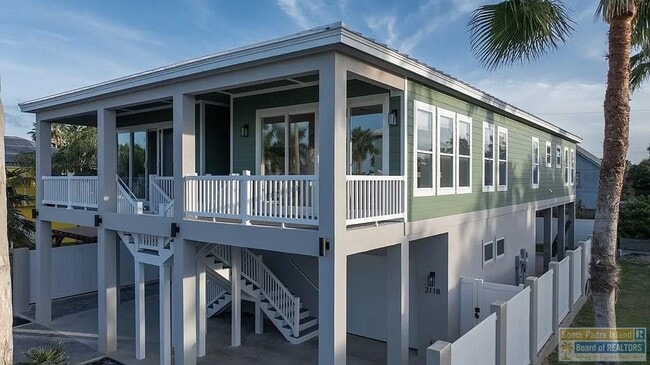 Photo - 211 W Mesquite St