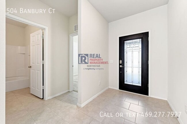Photo - 504 Banbury Ct