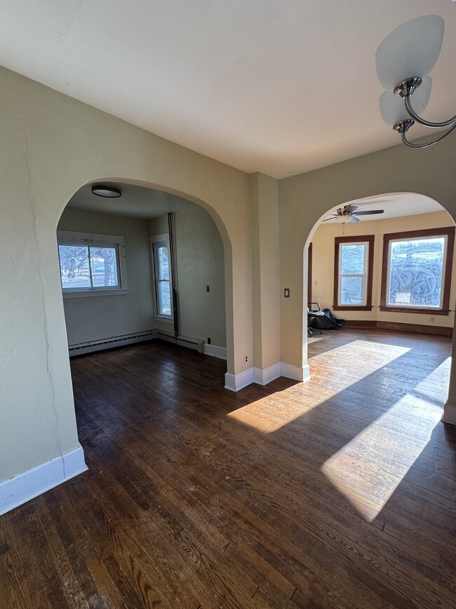 Photo - 10 E Nelson St