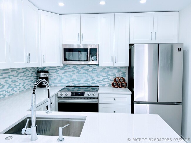 Photo - 647 Waterside Dr