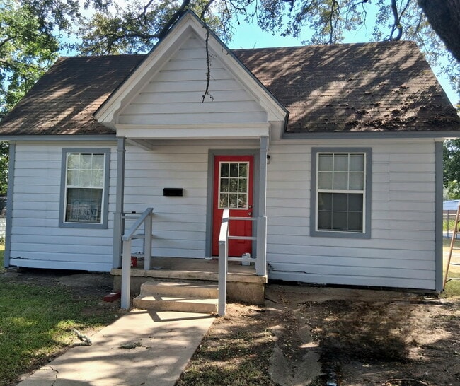 Welcome Home! - 2412 8th St Rental