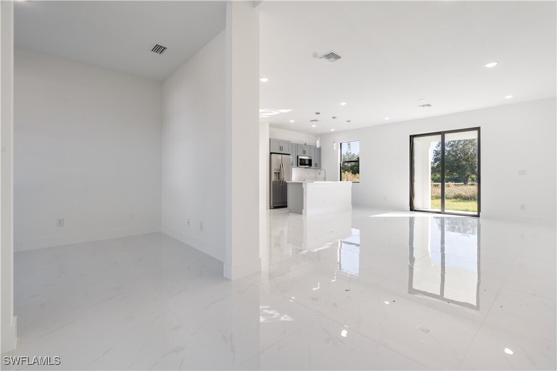 Photo - 3781 La Rue St