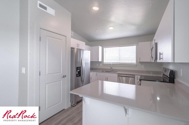 Photo - Charming 2 Bedroom End Unit Condo - Pet Friendly!