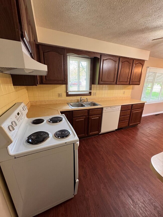 Photo - 2806 Bainbridge Ave