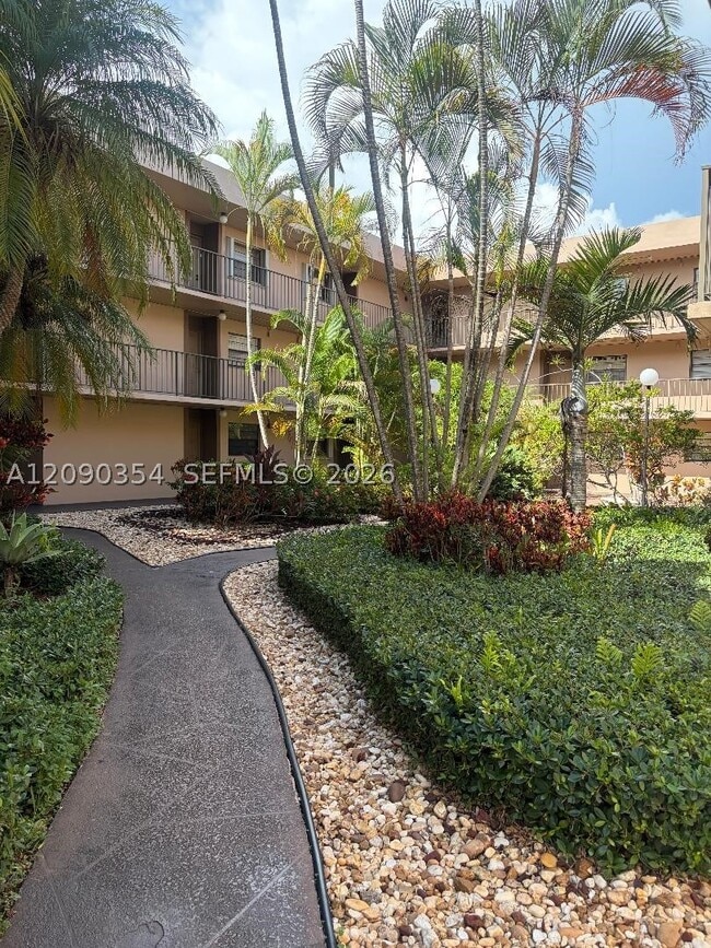 Building Photo - 10975 SW 107th St Unit 313