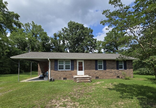 Building Photo - 3 Bed, 1 Bath, Brick Ranch with Attached Carport