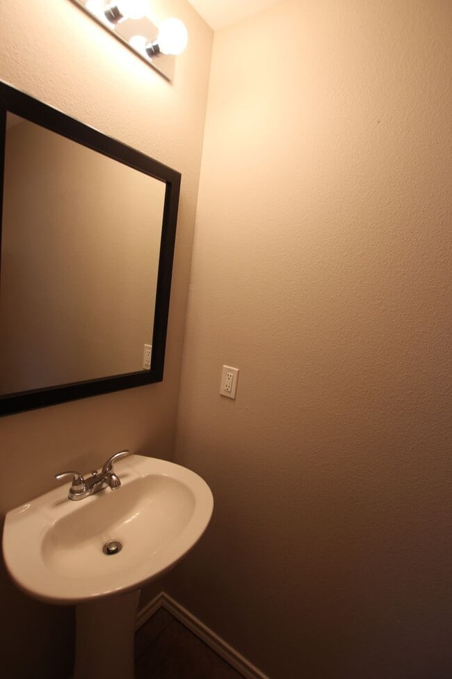 Photo - 2 Bed 1.5 Bath Townhome in Lindale! Unit 16024 FM 16 W