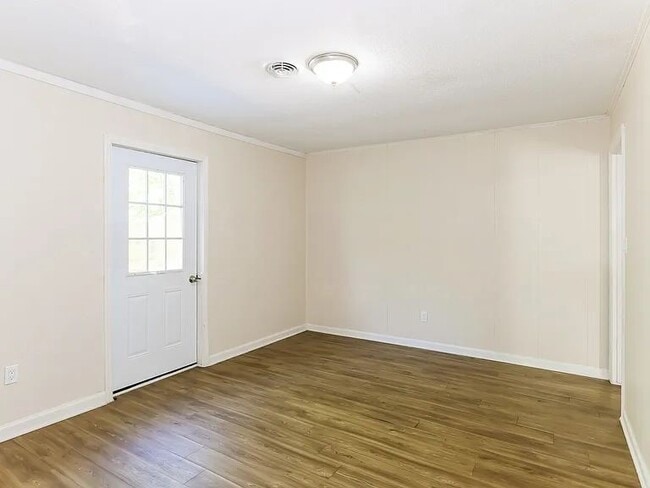 Photo - 255 Oak Lake Dr