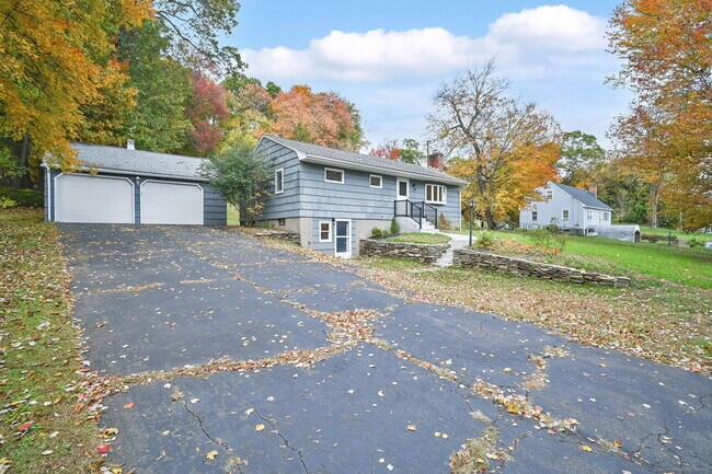 Photo - 111 Cemetery Rd