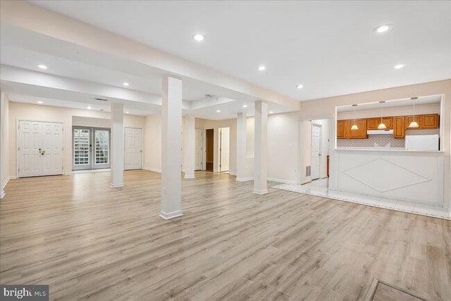 Photo - 905 Royal Elm Ct
