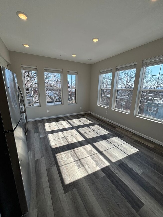 Photo - 1812 H Pl NE Unidad 301