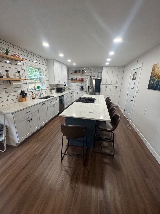 Photo - 303 E Broadmoor St