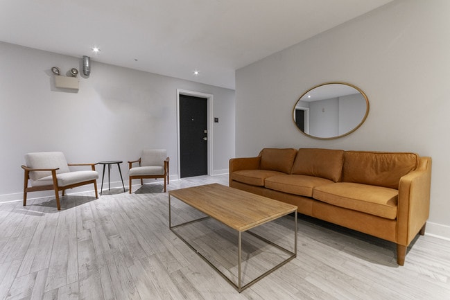 Waverly Court / Keppoch House